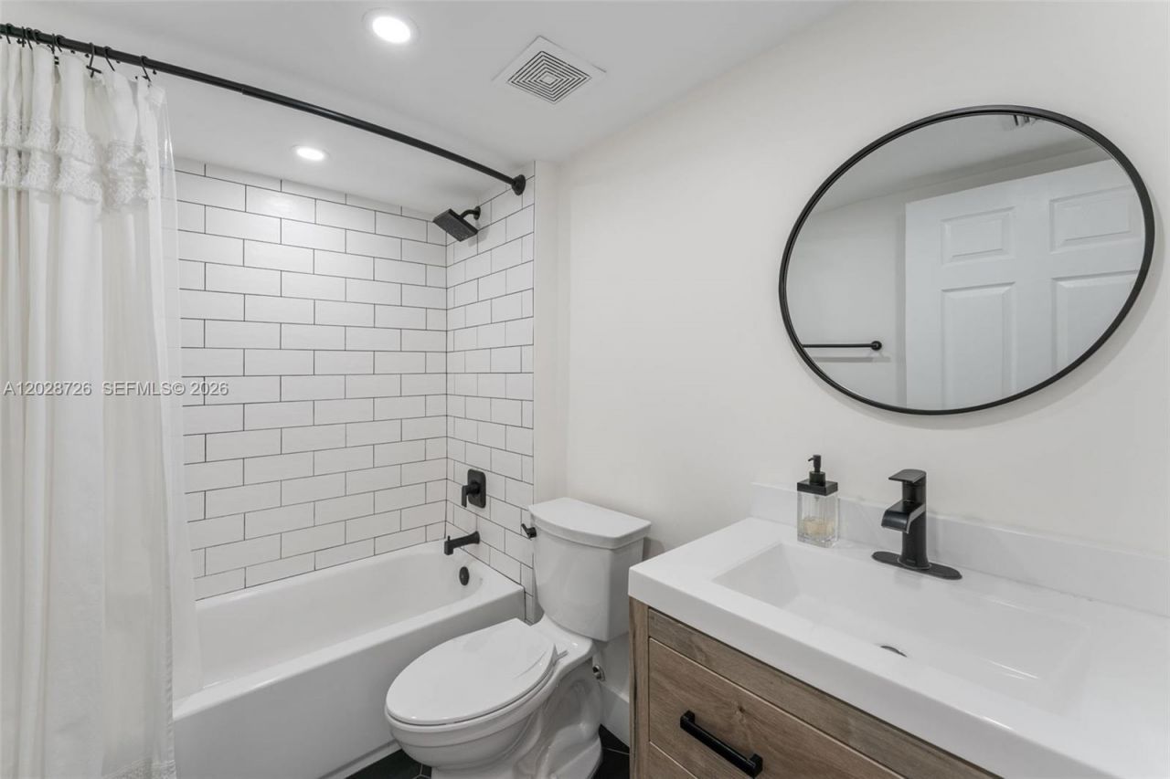 2415 NW 16th St Rd, Unit 306, Miami, FL 33125 Photo