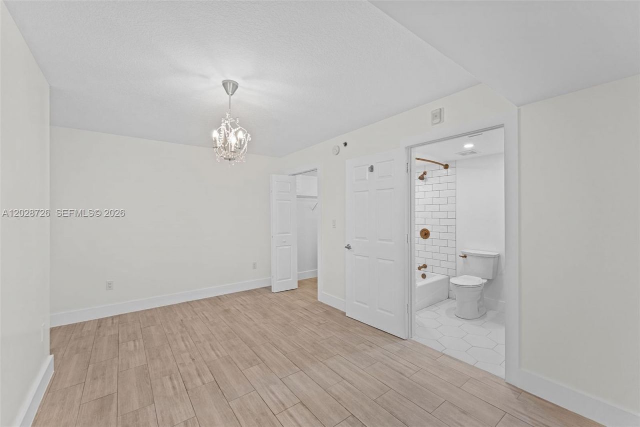 2415 NW 16th St Rd, Unit 306, Miami, FL 33125 Photo