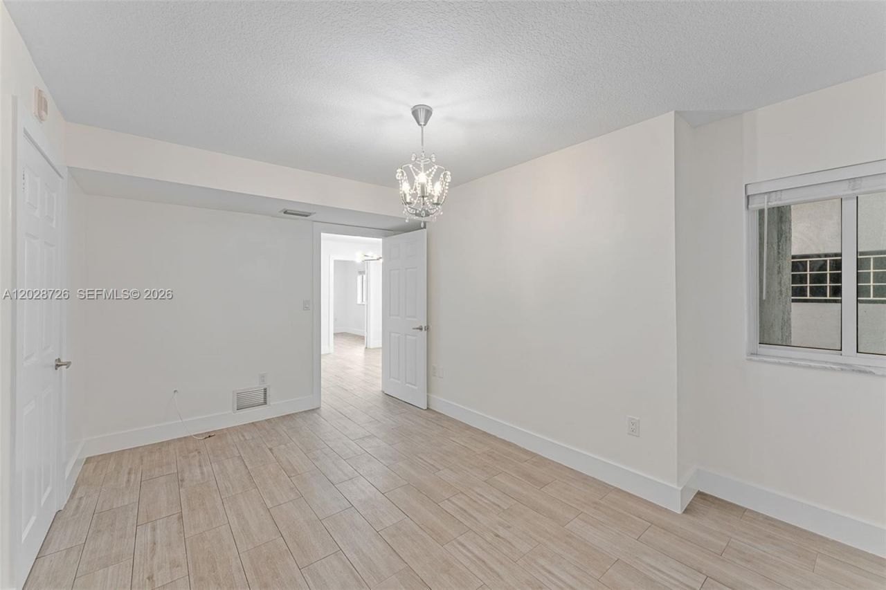 2415 NW 16th St Rd, Unit 306, Miami, FL 33125 Photo