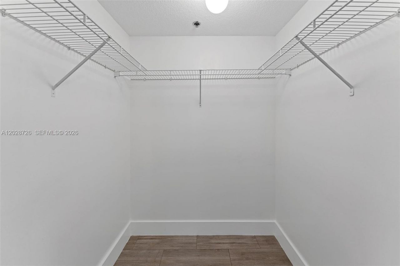 2415 NW 16th St Rd, Unit 306, Miami, FL 33125 Photo