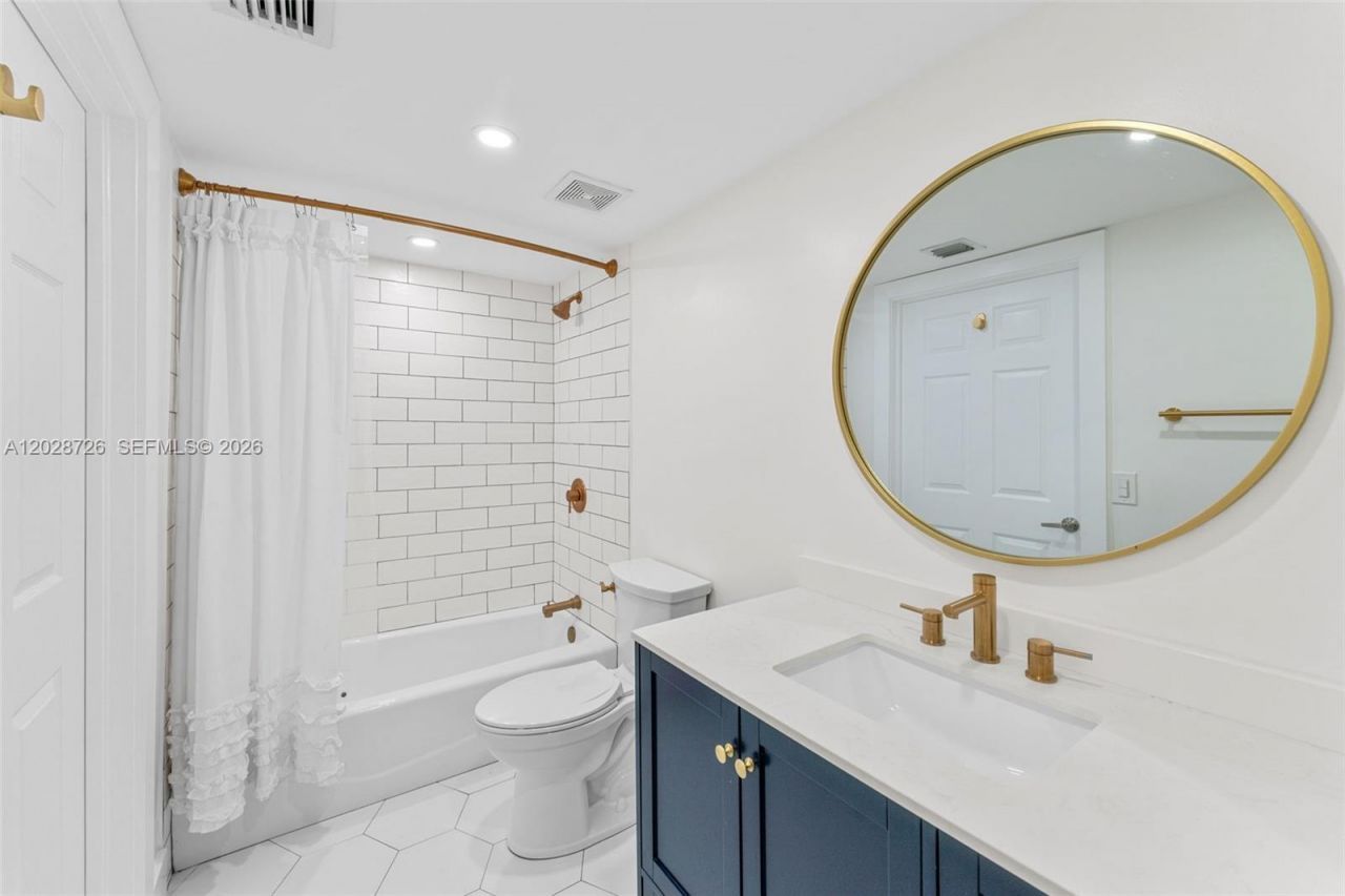 2415 NW 16th St Rd, Unit 306, Miami, FL 33125 Photo