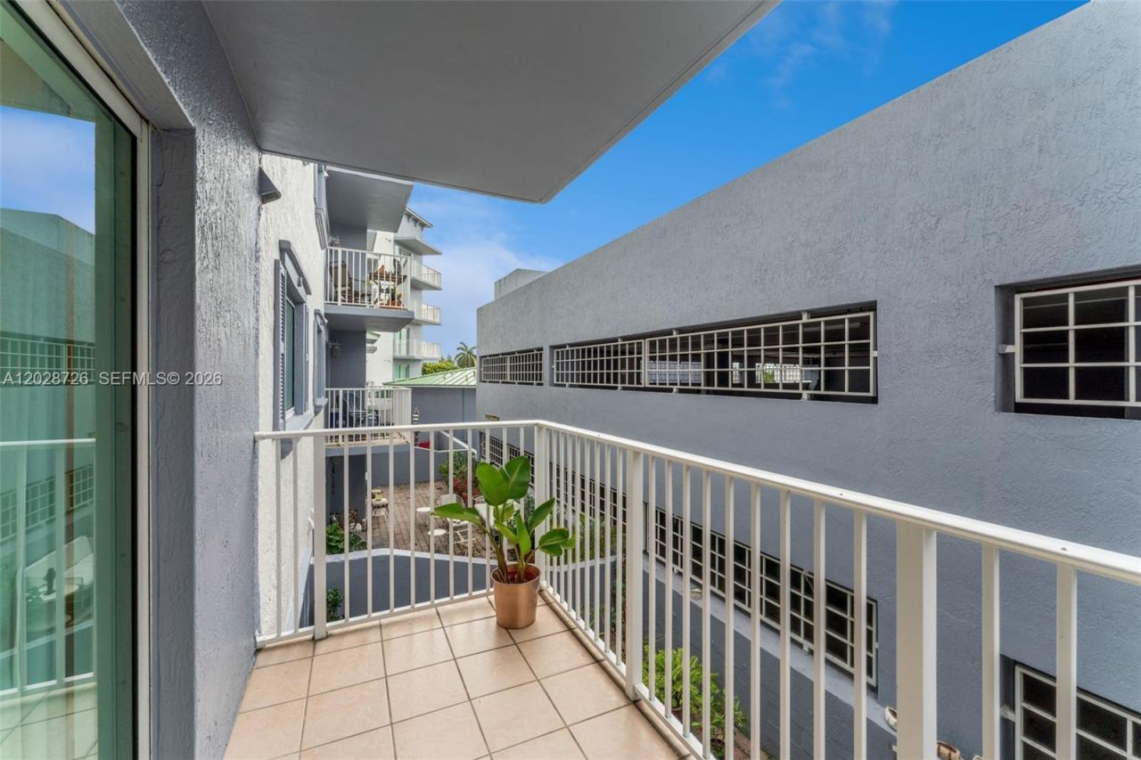 2415 NW 16th St Rd, Unit 306, Miami, FL 33125 Photo