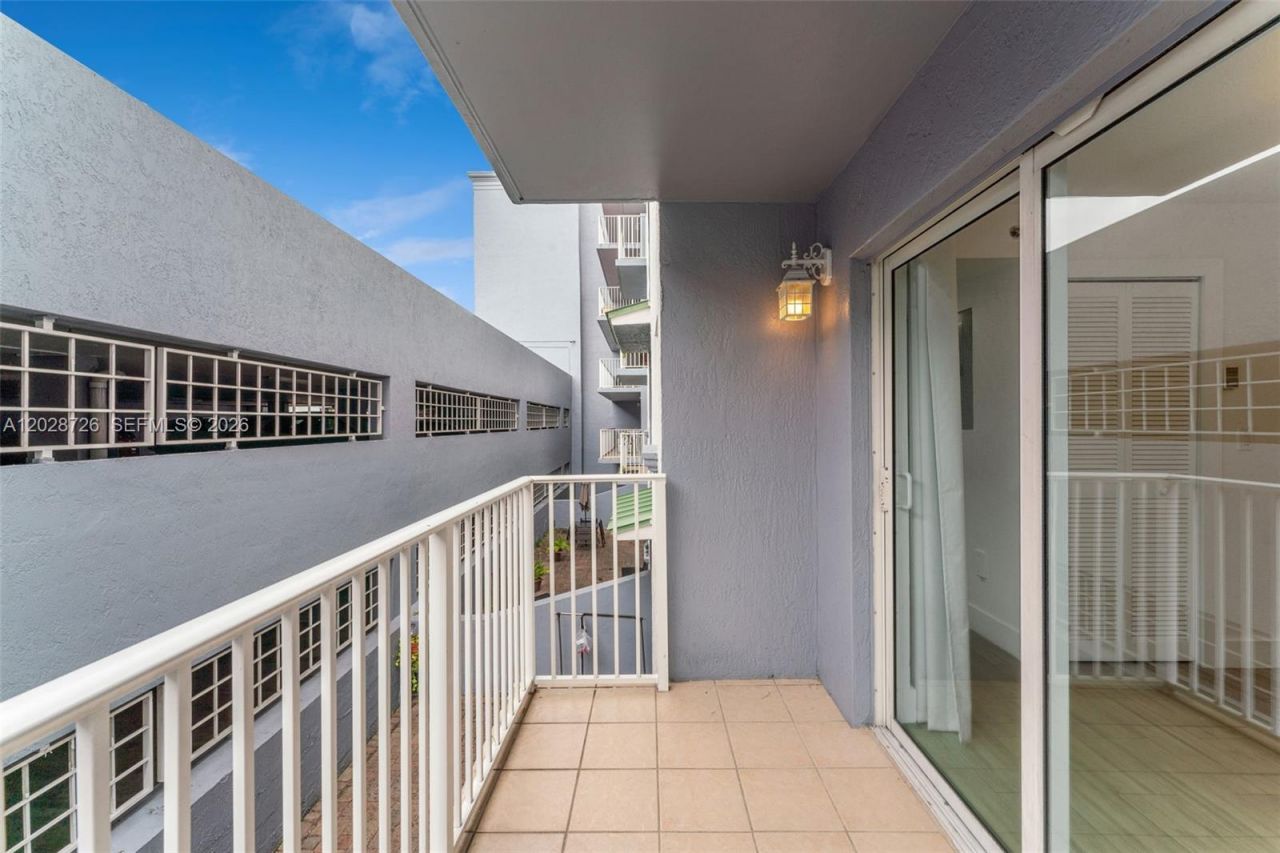 2415 NW 16th St Rd, Unit 306, Miami, FL 33125 Photo