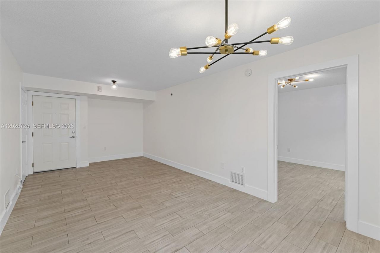 2415 NW 16th St Rd, Unit 306, Miami, FL 33125 Photo