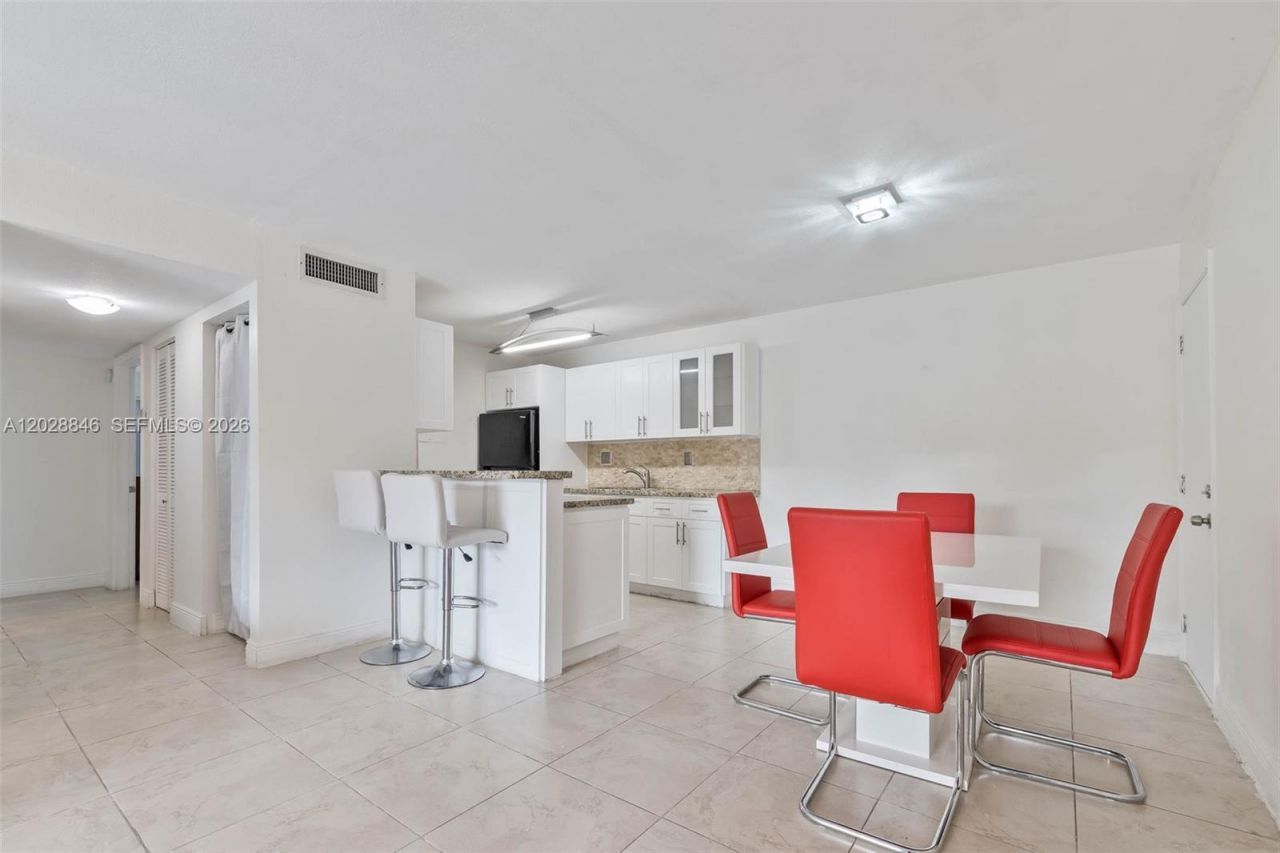 10748 N Kendall Dr , Unit N22, Miami, FL 33176 Photo