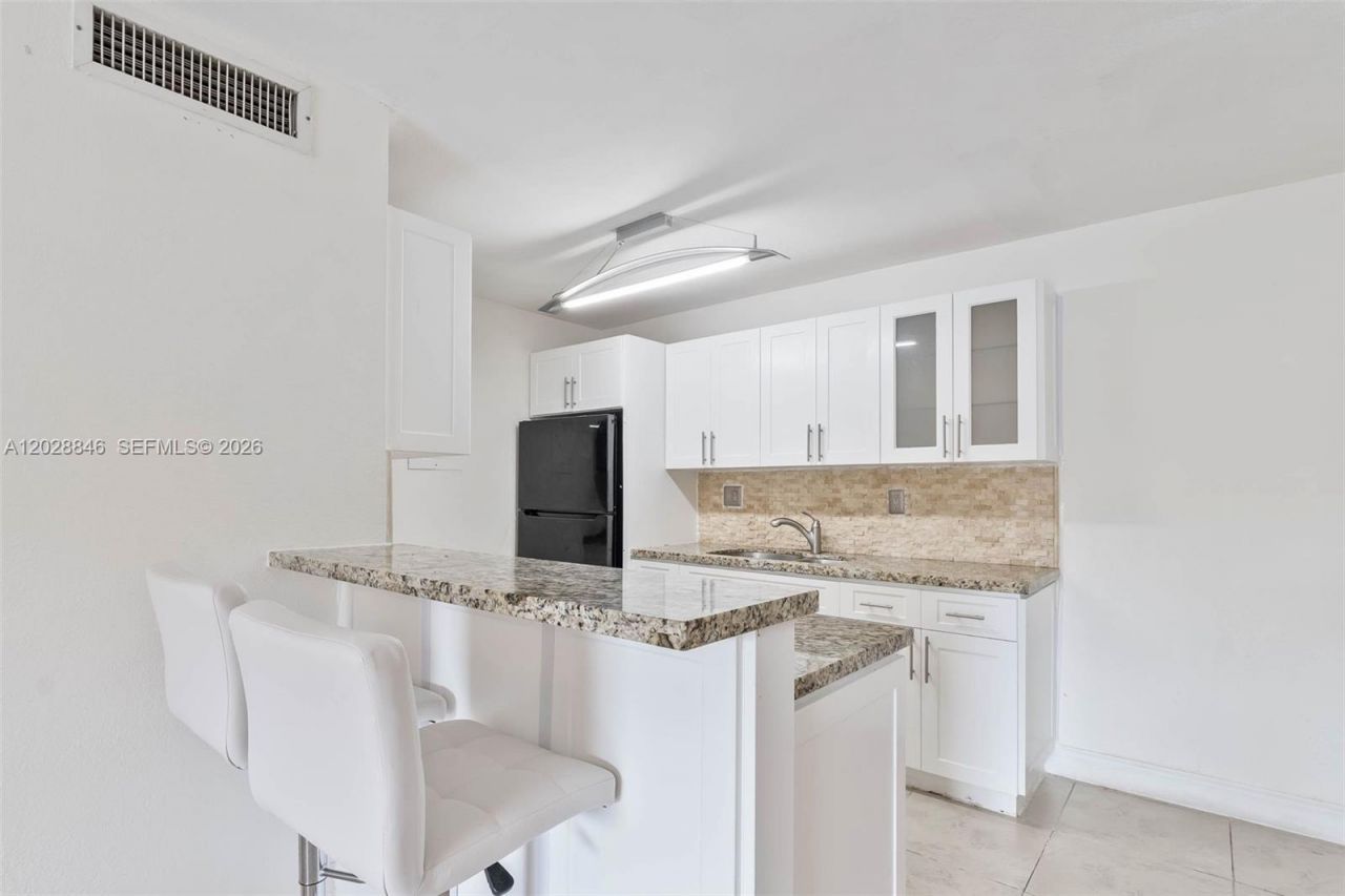 10748 N Kendall Dr , Unit N22, Miami, FL 33176 Photo