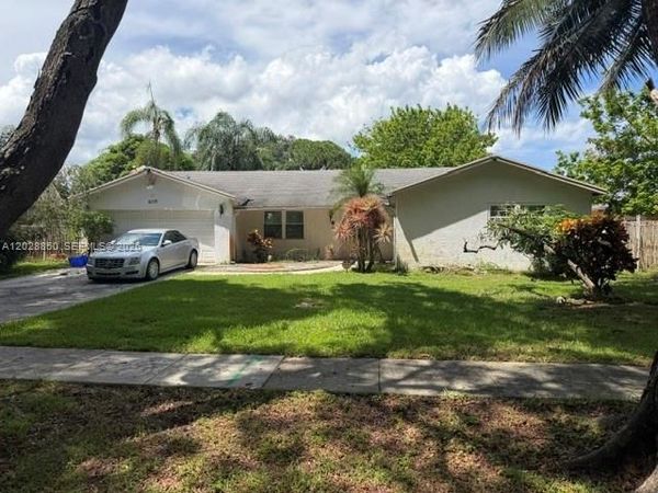 2015 Pinehurst Dr , West Palm Beach, FL 33407