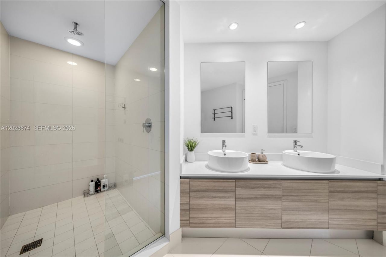 121 NE 34th St , Unit 1704, Miami, FL 33137 Photo