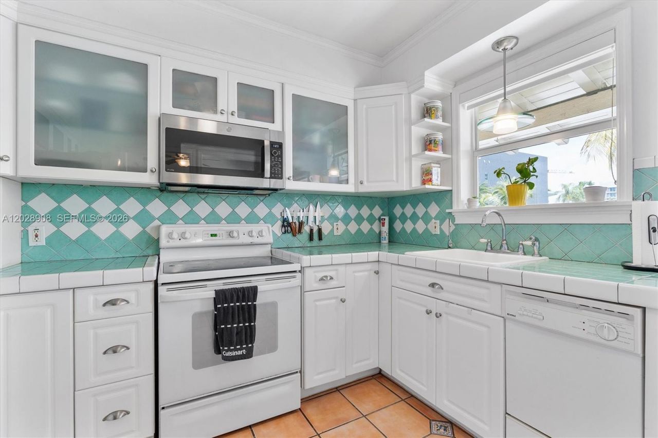 20 Park Dr , Unit 6, Bal Harbour, FL 33154 Photo