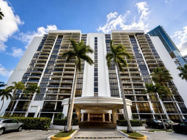 1450 Brickell Bay Dr, Unit 810, Miami, FL 33131