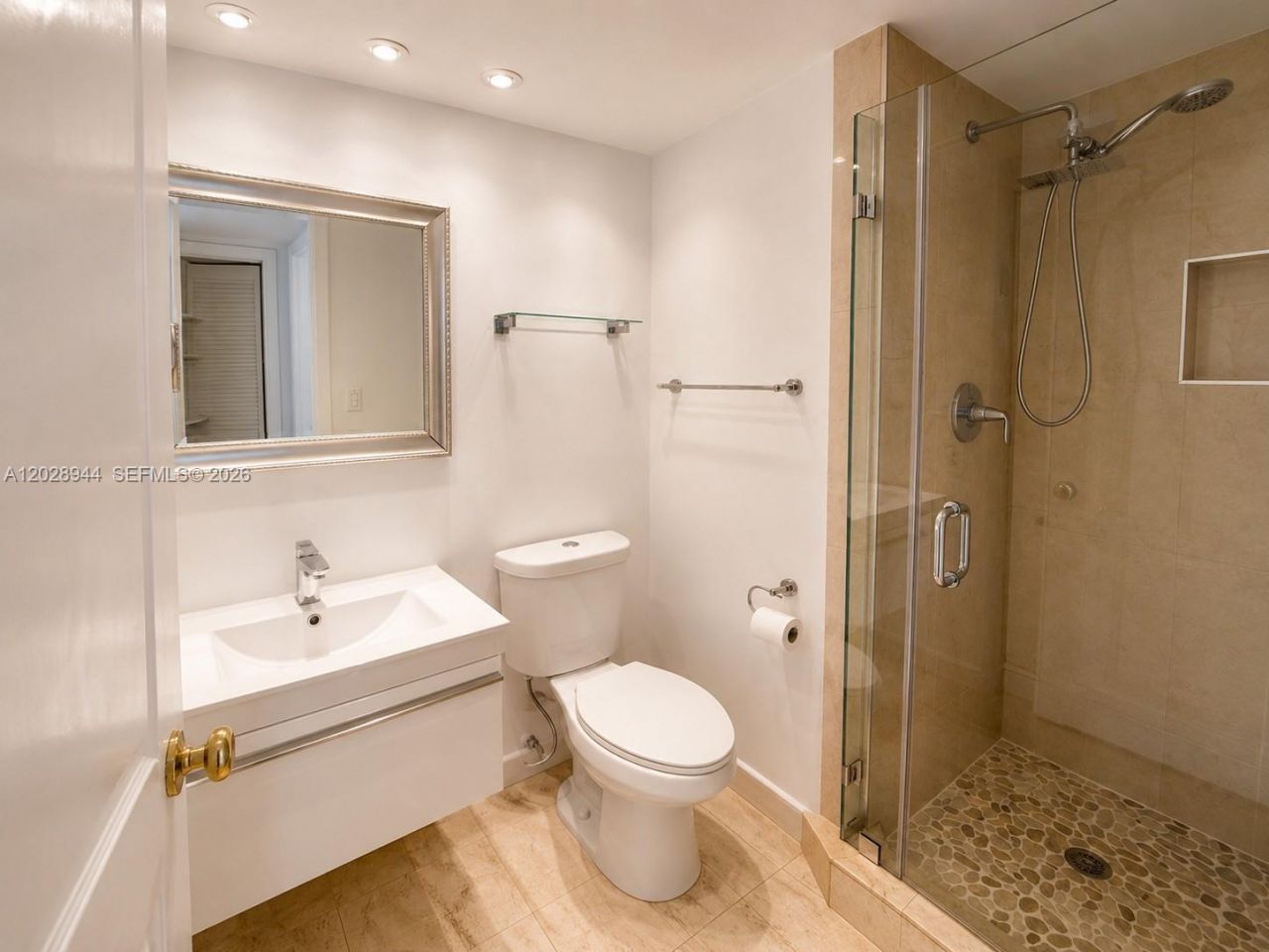 1450 Brickell Bay Dr, Unit 810, Miami, FL 33131 Photo
