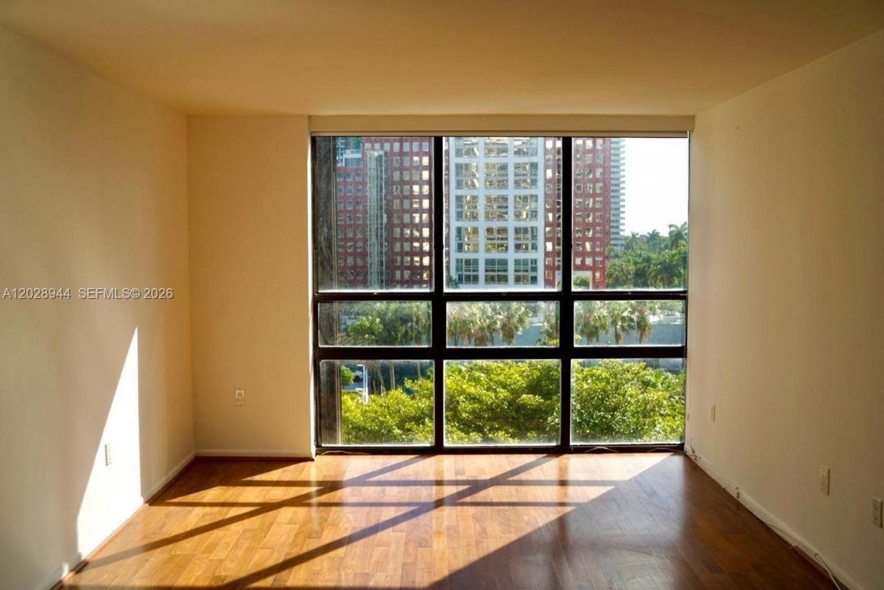 1450 Brickell Bay Dr, Unit 810, Miami, FL 33131 Photo