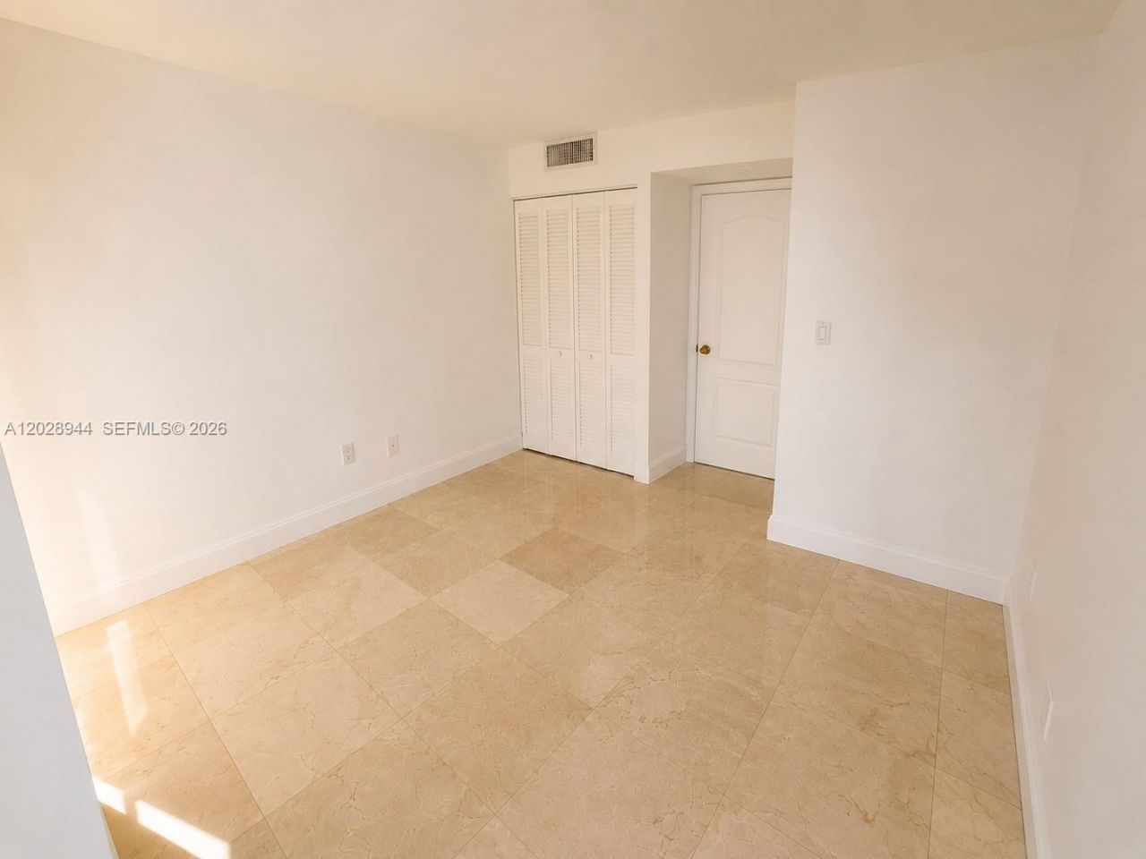 1450 Brickell Bay Dr, Unit 810, Miami, FL 33131 Photo