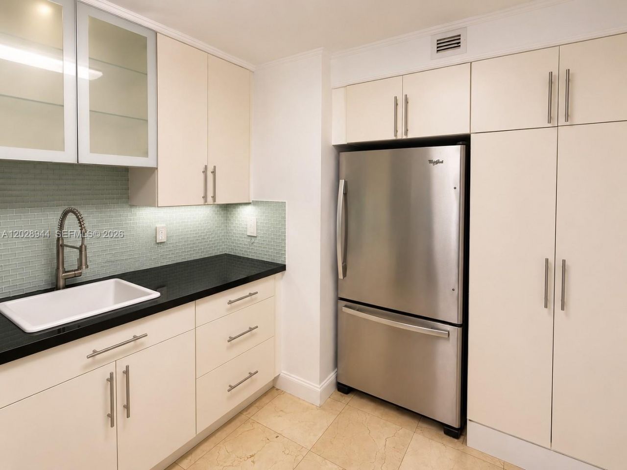 1450 Brickell Bay Dr, Unit 810, Miami, FL 33131 Photo