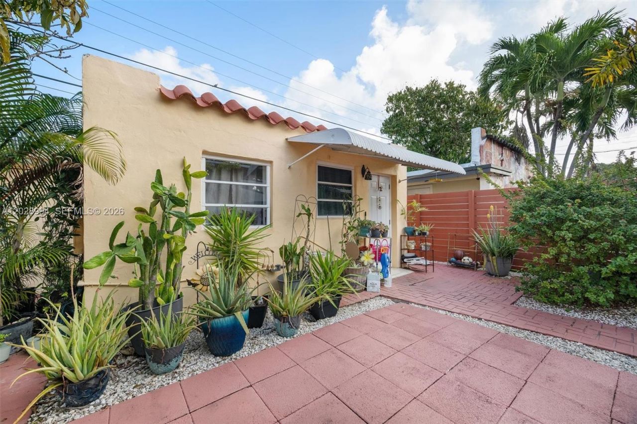 1727 SW 11th Ter, Miami, FL 33135 Photo