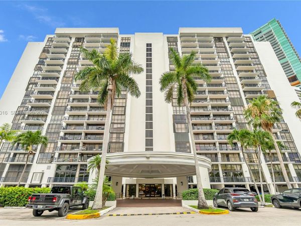 1450 Brickell Bay Dr , Unit 1815, Miami, FL 33131