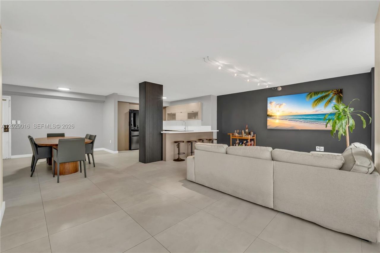 1450 Brickell Bay Dr , Unit 1815, Miami, FL 33131 Photo
