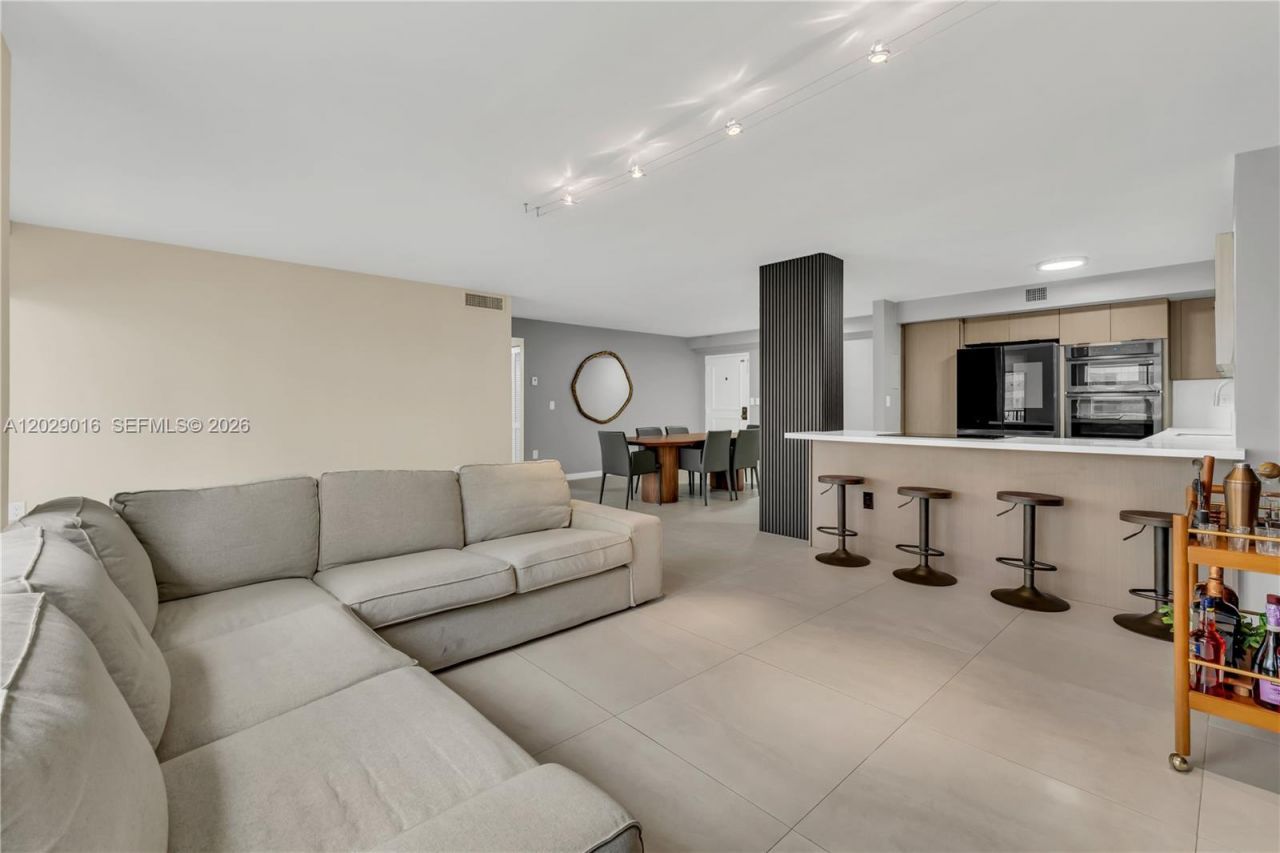 1450 Brickell Bay Dr , Unit 1815, Miami, FL 33131 Photo