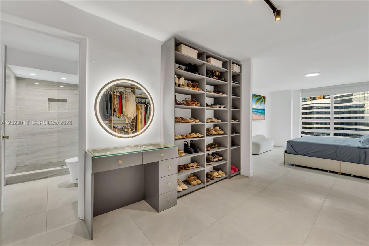 1450 Brickell Bay Dr , Unit 1815, Miami, FL 33131 Photo
