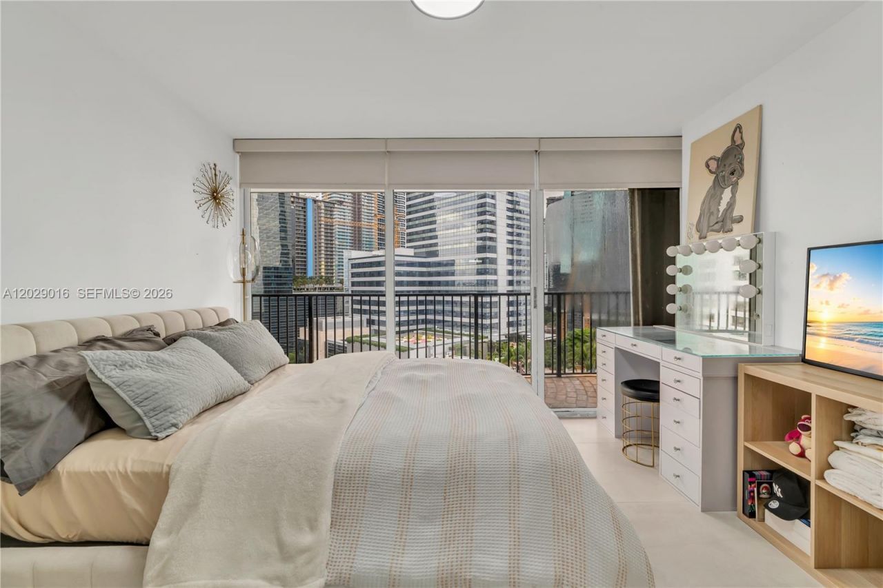 1450 Brickell Bay Dr , Unit 1815, Miami, FL 33131 Photo
