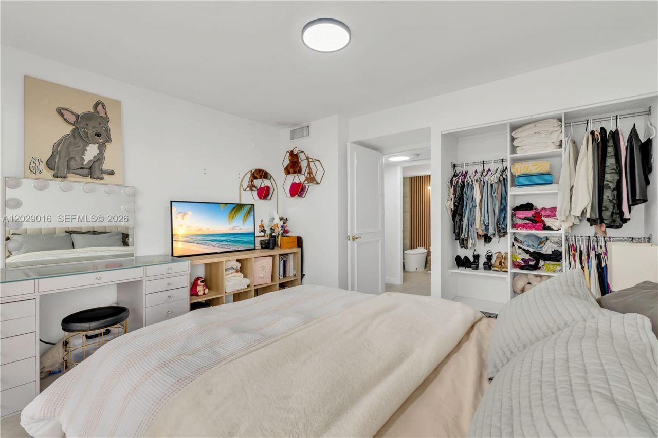 1450 Brickell Bay Dr , Unit 1815, Miami, FL 33131 Photo
