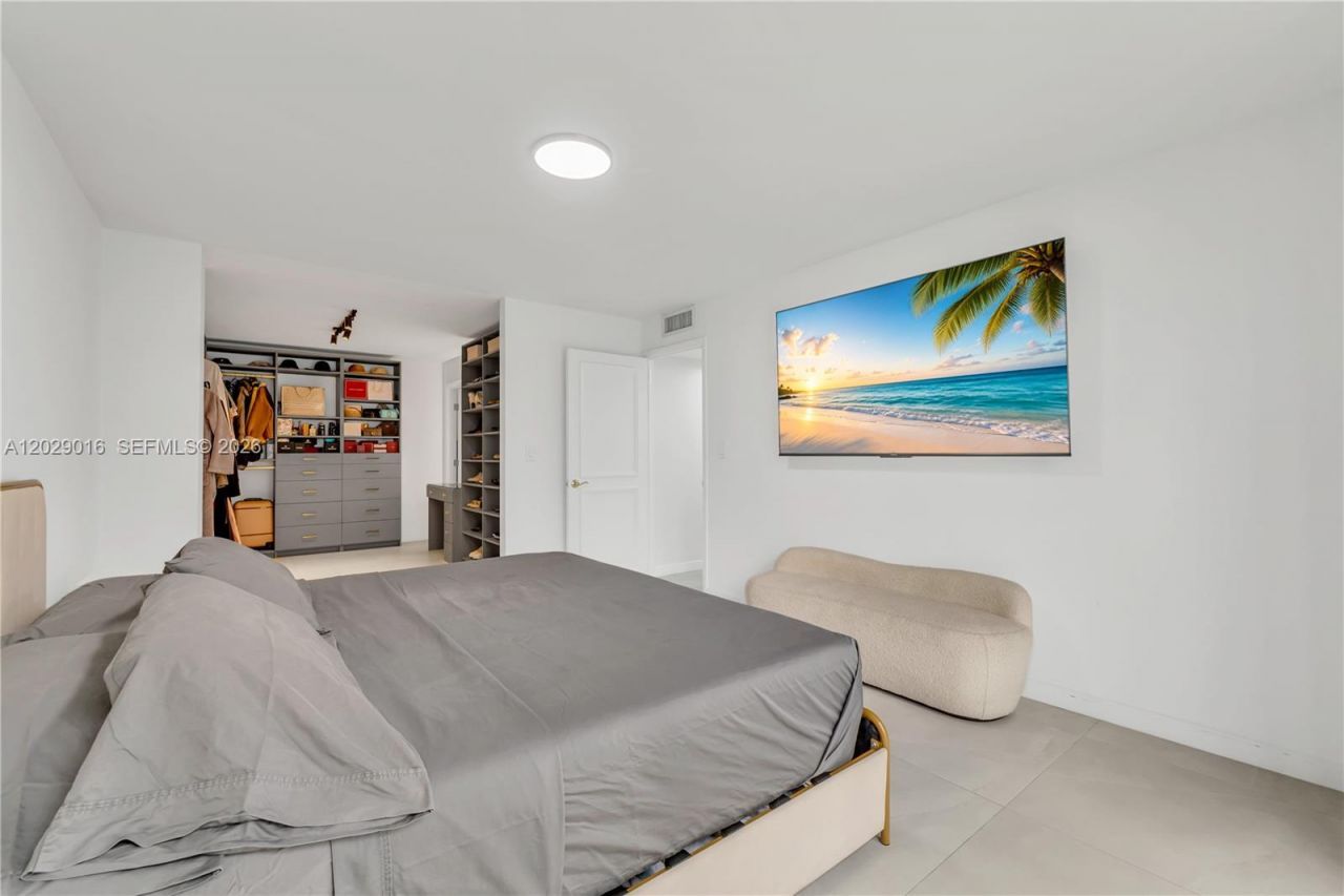 1450 Brickell Bay Dr , Unit 1815, Miami, FL 33131 Photo