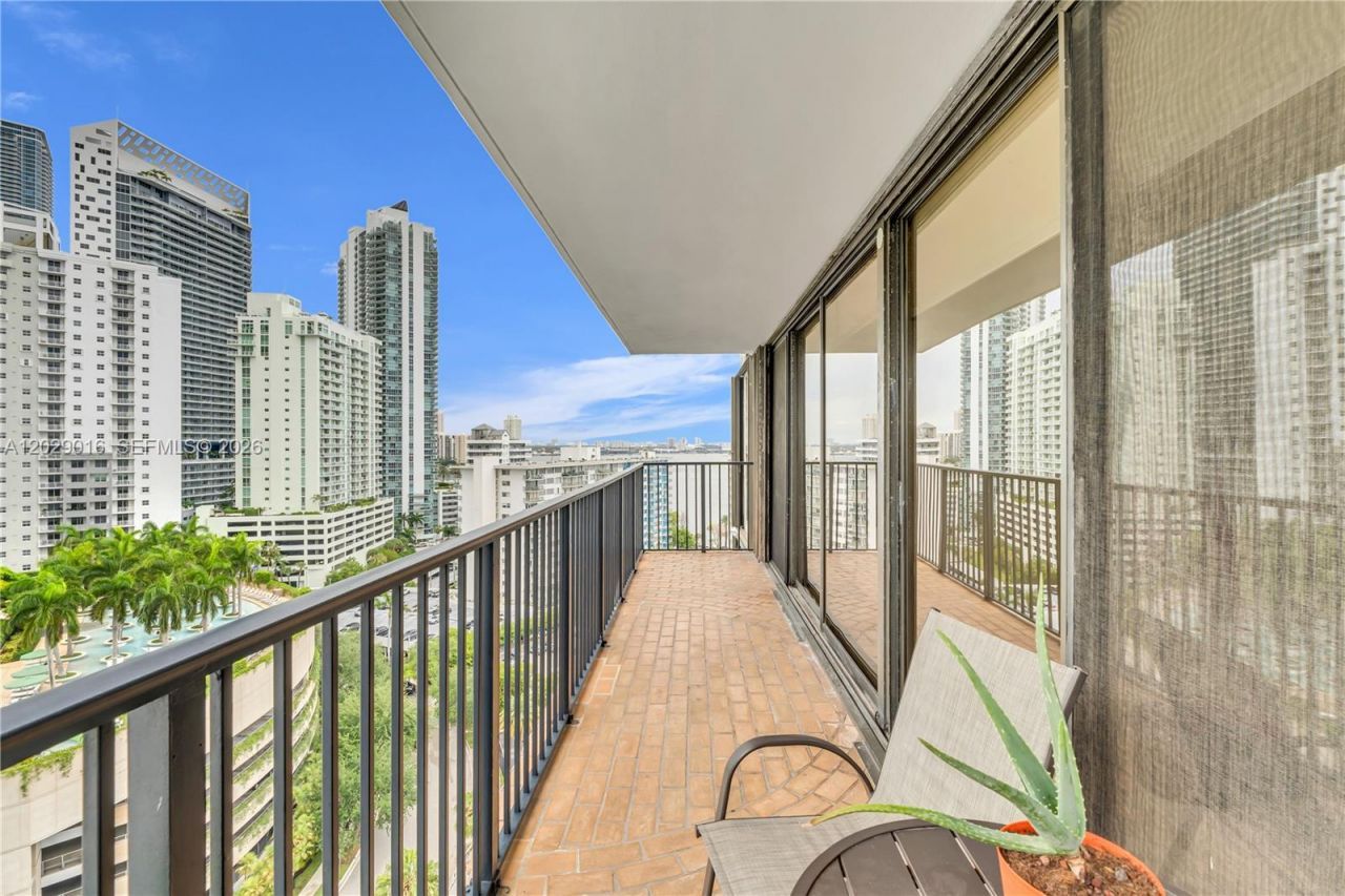 1450 Brickell Bay Dr , Unit 1815, Miami, FL 33131 Photo