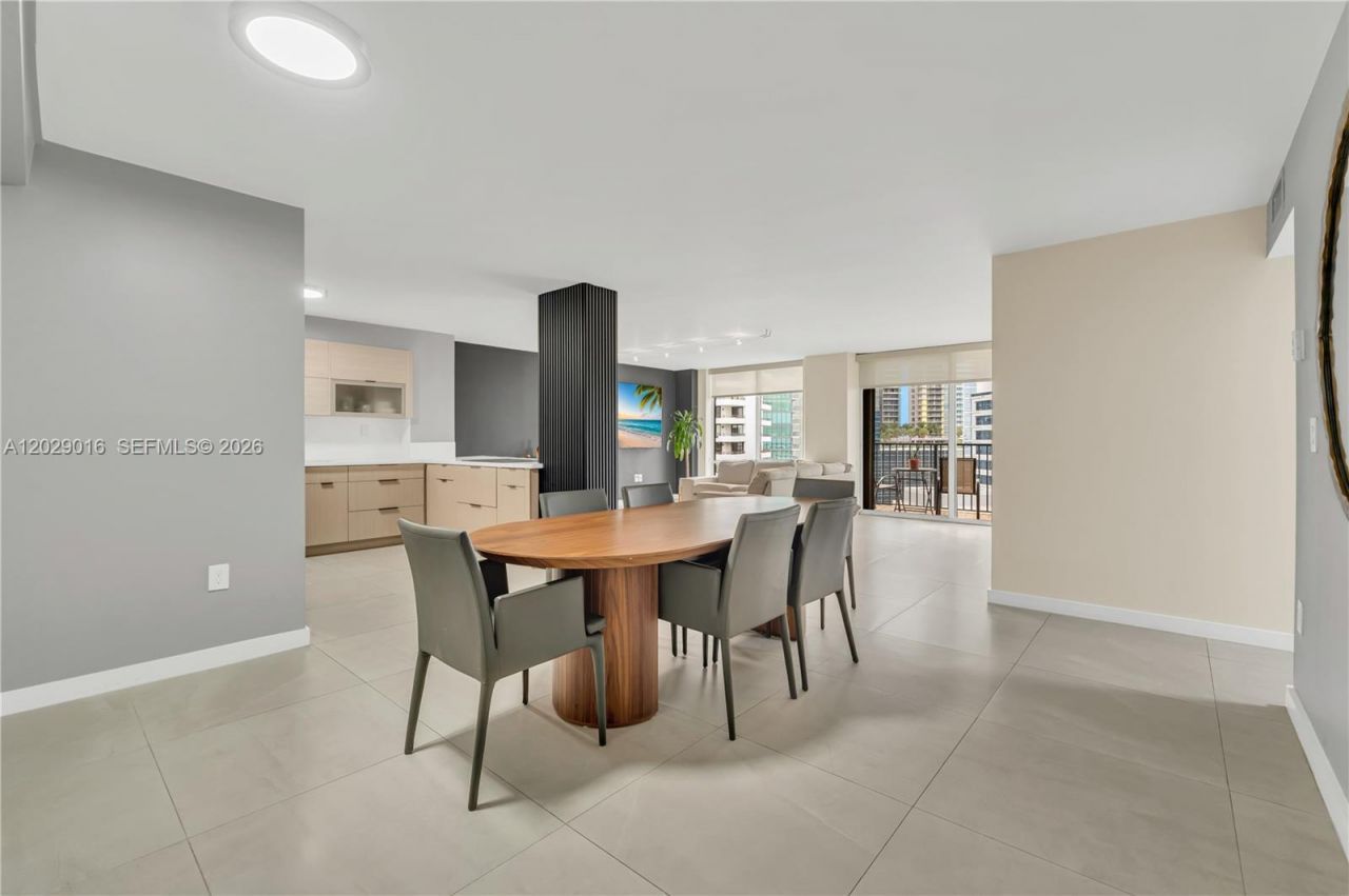 1450 Brickell Bay Dr , Unit 1815, Miami, FL 33131 Photo