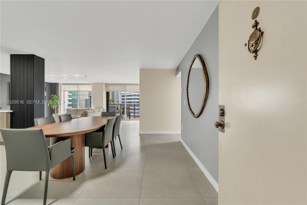 1450 Brickell Bay Dr , Unit 1815, Miami, FL 33131 Photo