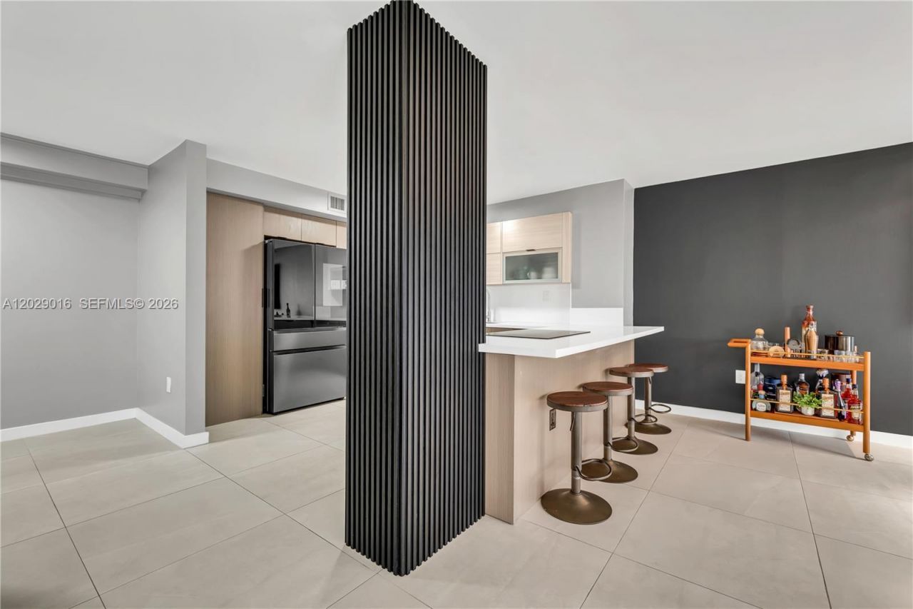 1450 Brickell Bay Dr , Unit 1815, Miami, FL 33131 Photo