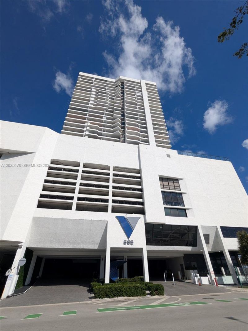 555 NE 15th St , Unit 12D, Miami, FL 33132 Photo