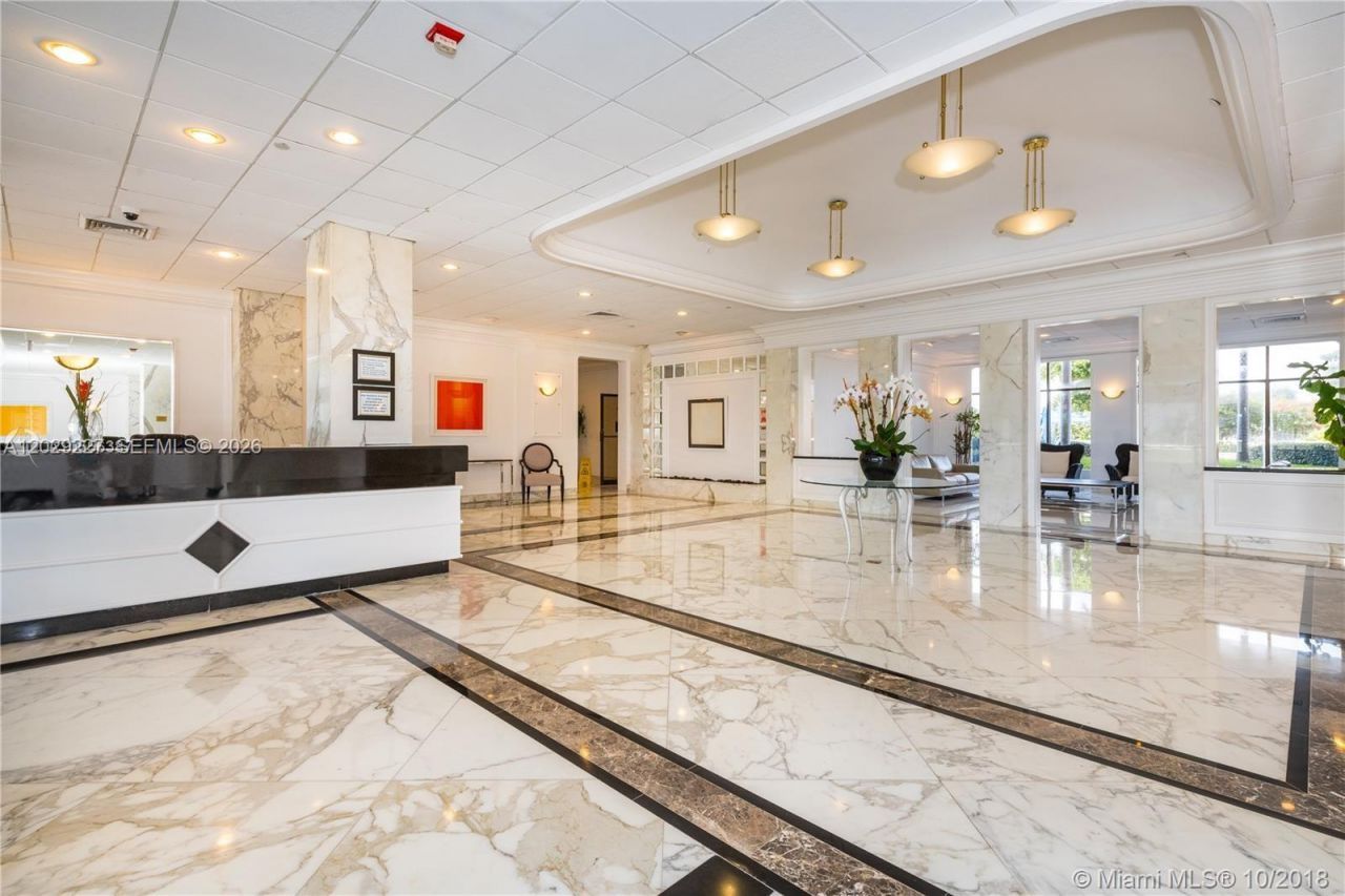 5700 Collins Ave , Unit 8K, Miami Beach, FL 33140 Photo
