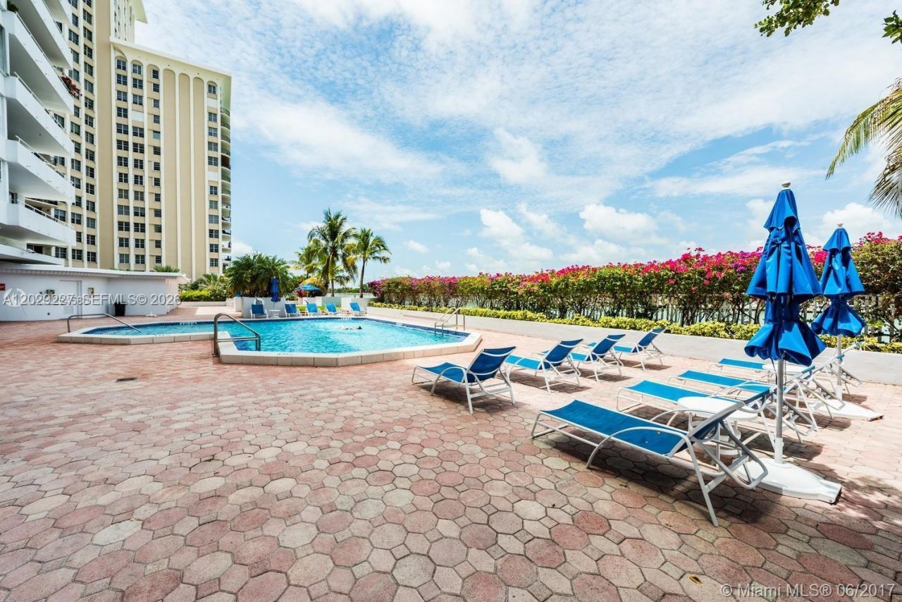5700 Collins Ave , Unit 8K, Miami Beach, FL 33140 Photo
