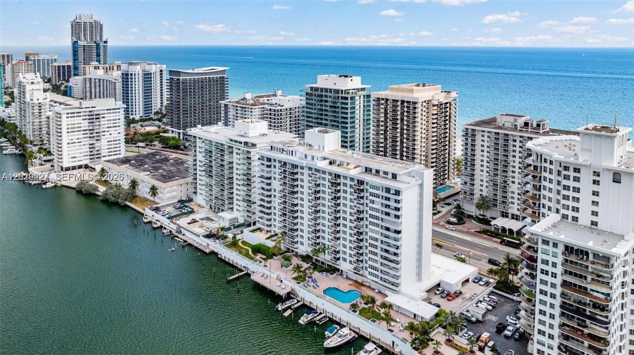 5700 Collins Ave , Unit 8K, Miami Beach, FL 33140 Photo