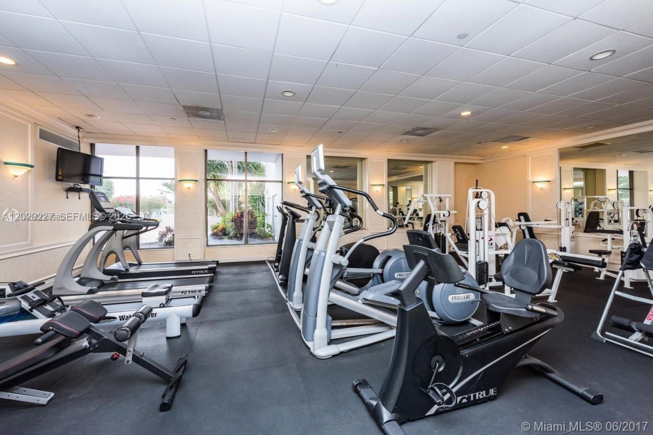 5700 Collins Ave , Unit 8K, Miami Beach, FL 33140 Photo