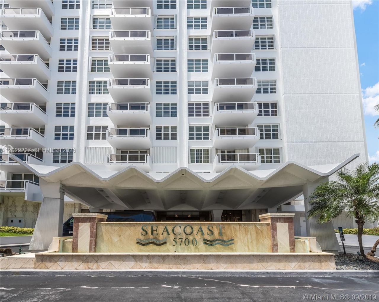 5700 Collins Ave , Unit 8K, Miami Beach, FL 33140 Photo