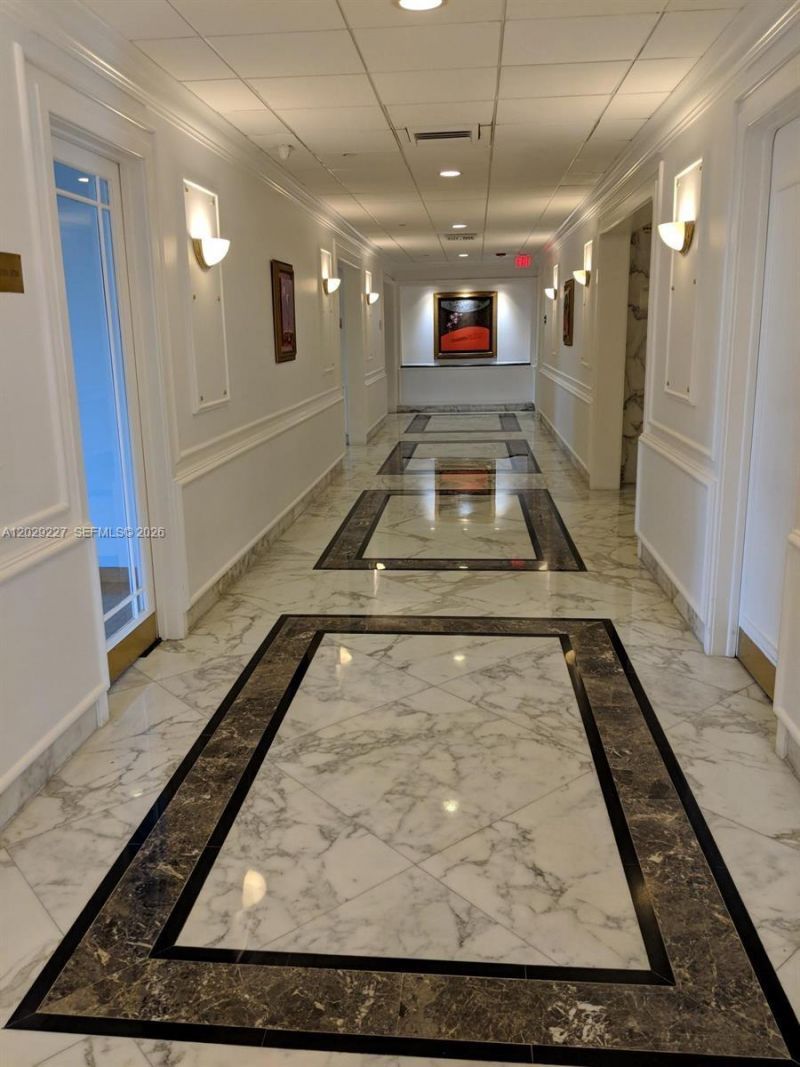 5700 Collins Ave , Unit 8K, Miami Beach, FL 33140 Photo