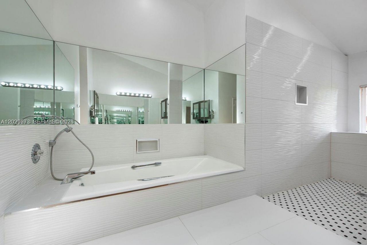 2000 S Bayshore Dr , Unit 58, Miami, FL 33133 Photo