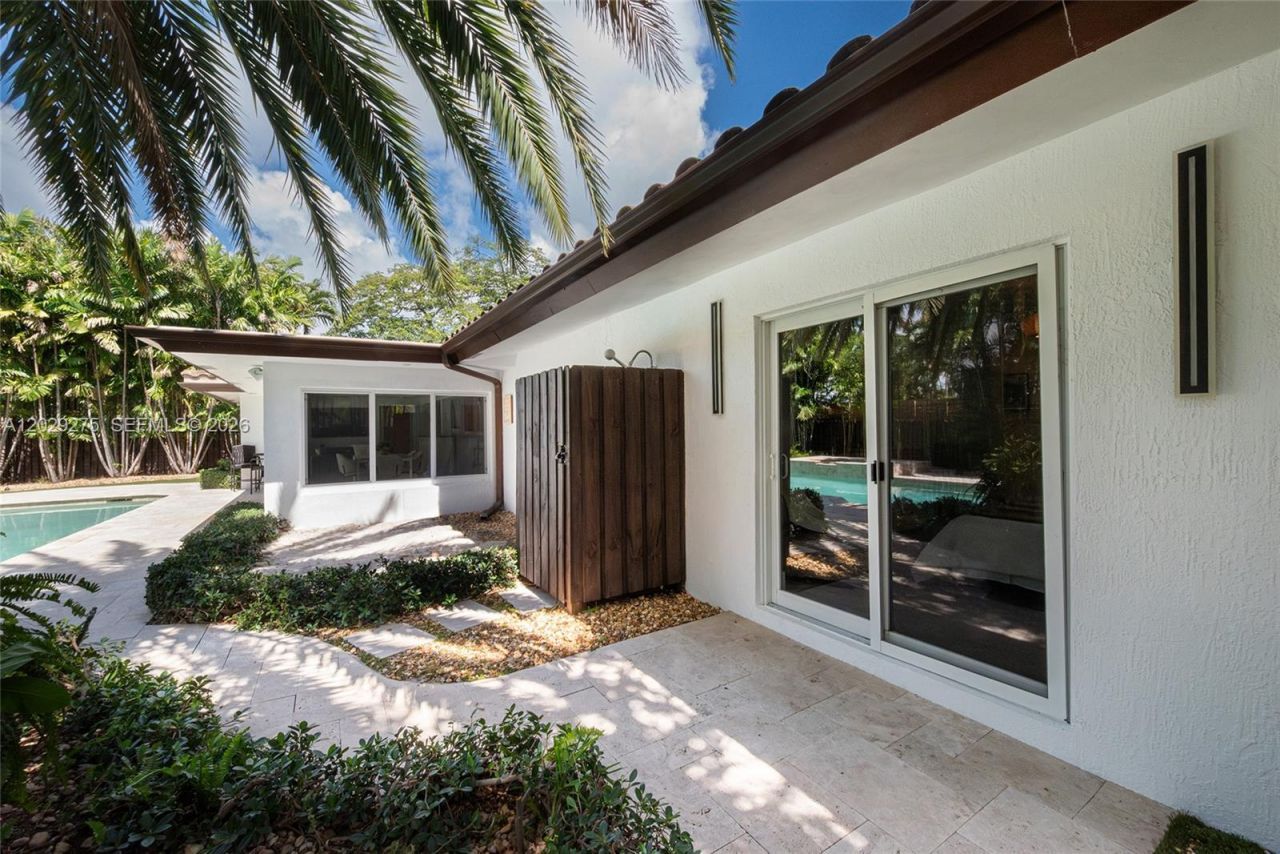 2716 NE 29th Ct, Fort Lauderdale, FL 33306 Photo