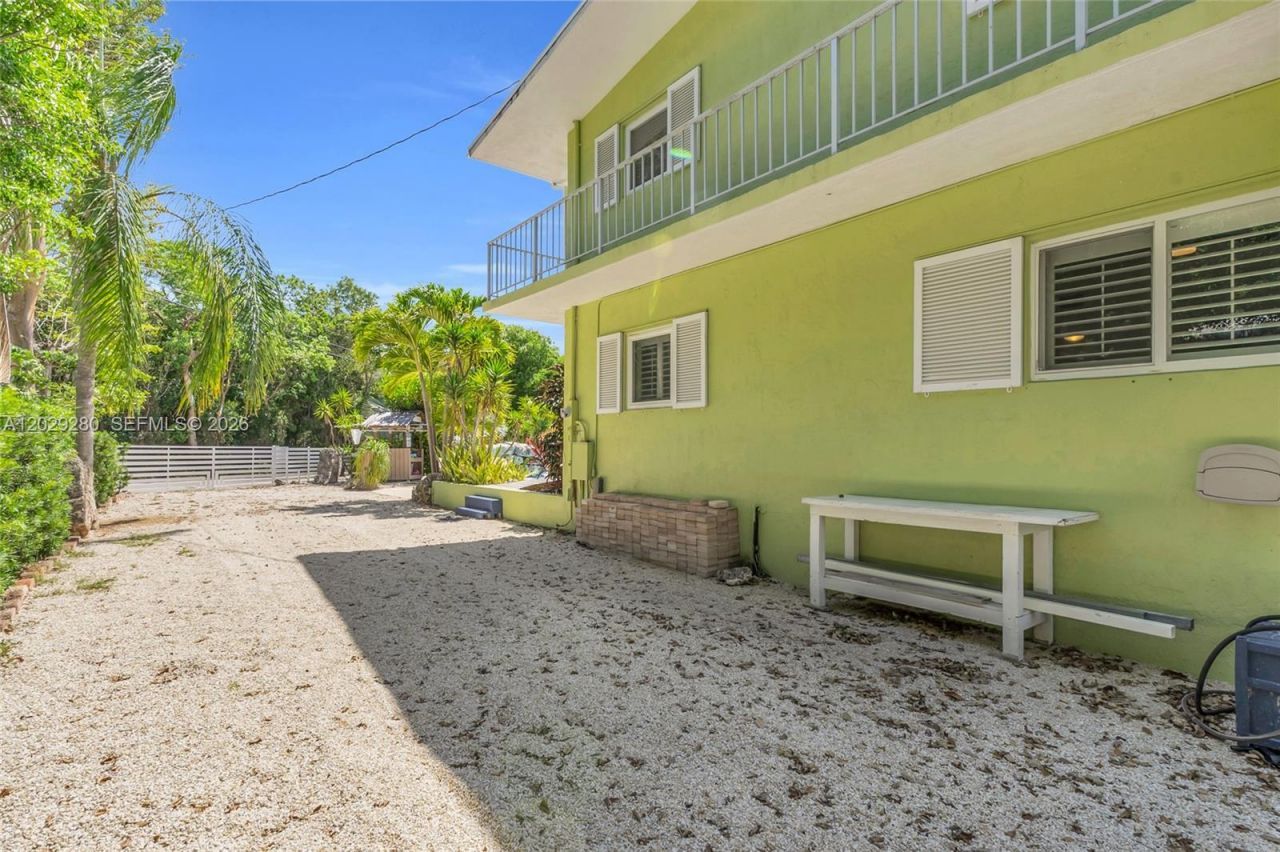 443 4th Rd , Key Largo, FL 33037 Photo