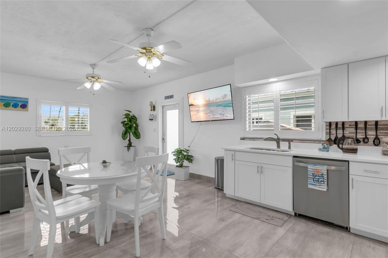 443 4th Rd , Key Largo, FL 33037 Photo