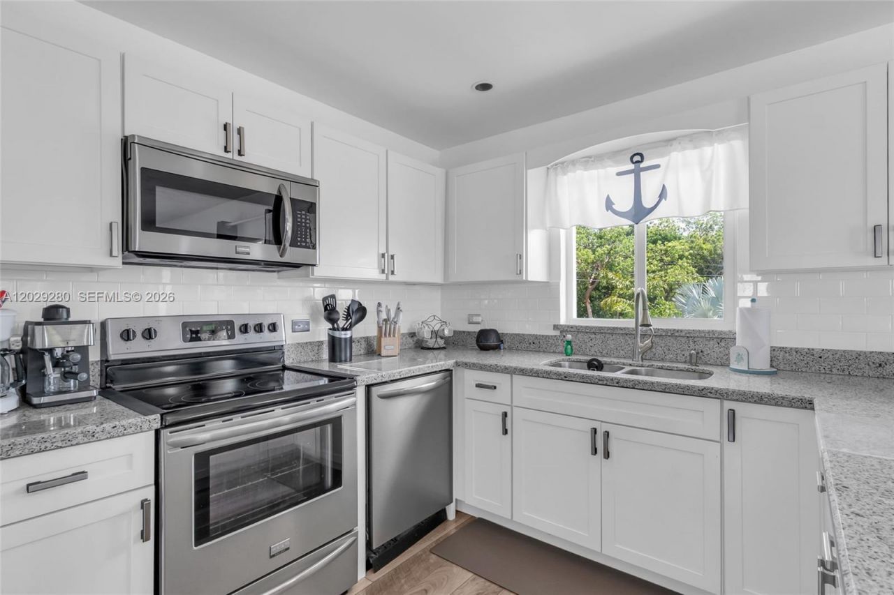 443 4th Rd , Key Largo, FL 33037 Photo