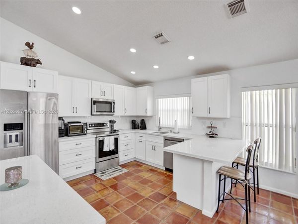 16541 NW 5th St , Pembroke Pines, FL 33028