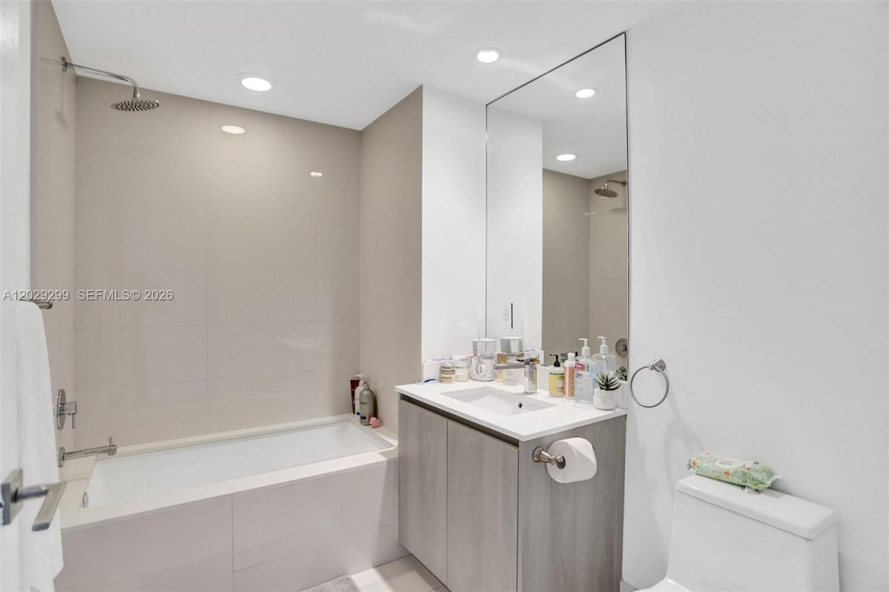 3131 NE 7th Ave , Unit 304, Miami, FL 33137 Photo