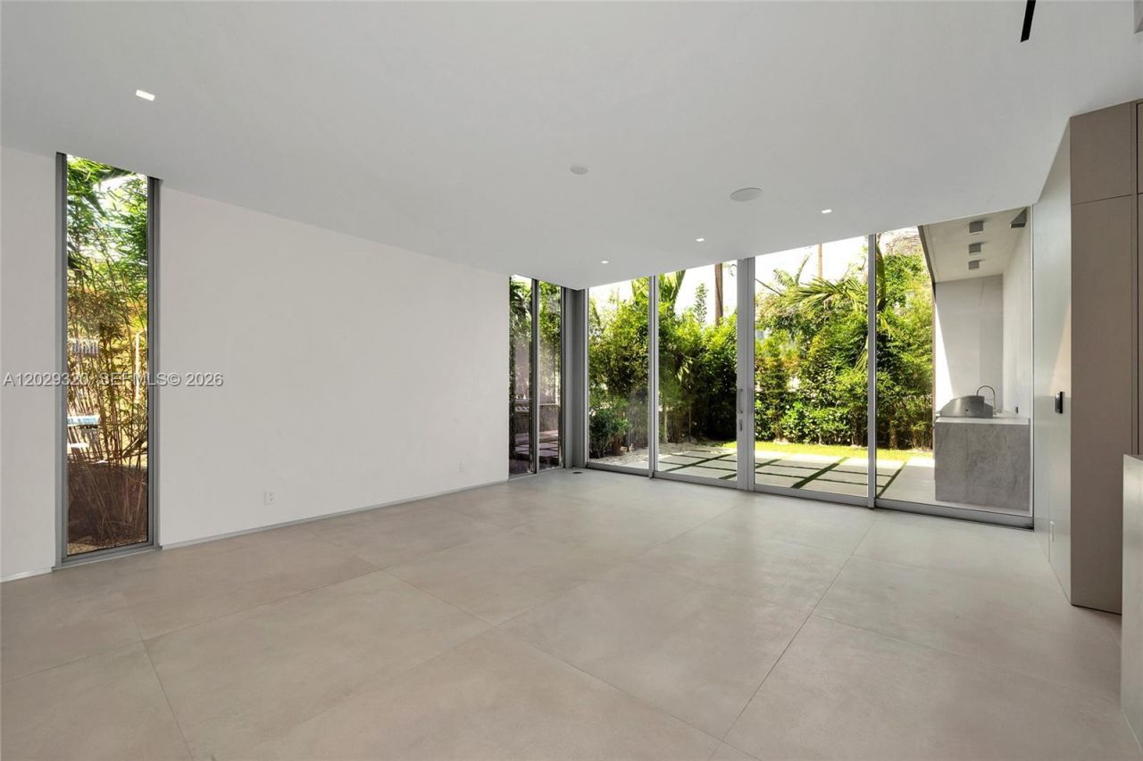 2100 S Miami Ave, Miami, FL 33129 Photo