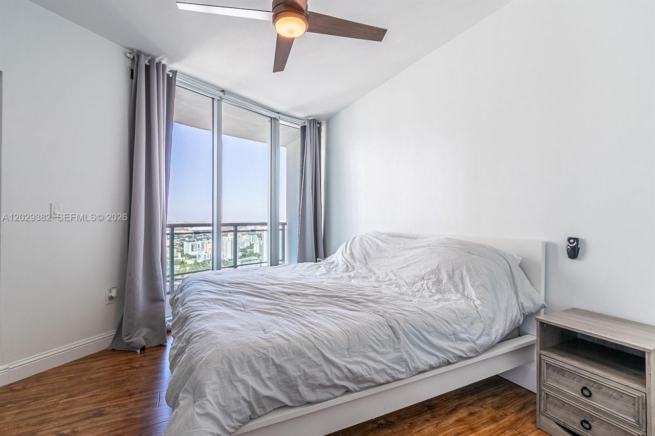 350 S Miami Ave , Unit 3914, Miami, FL 33130 Photo