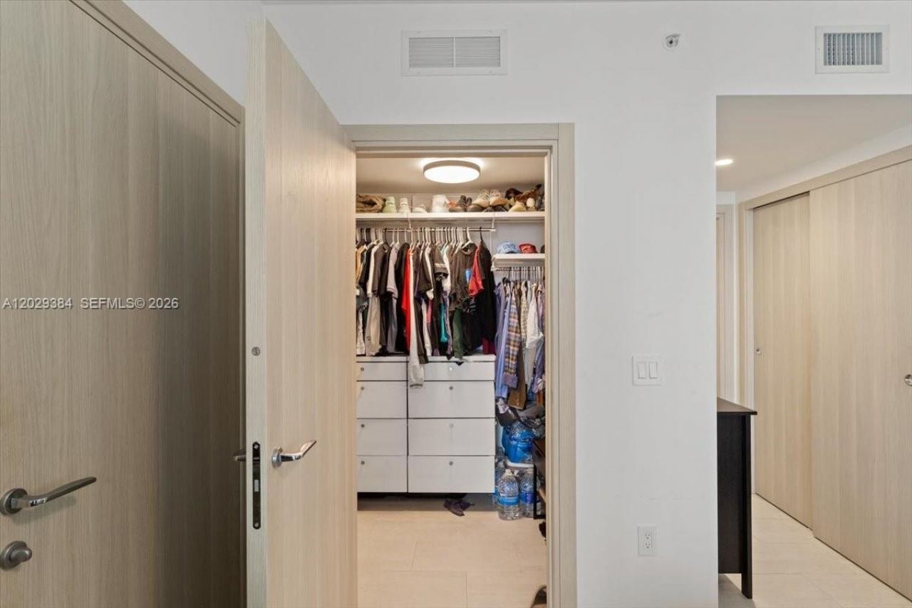 1000 Brickell Plz , Unit 3303, Miami, FL 33131 Photo
