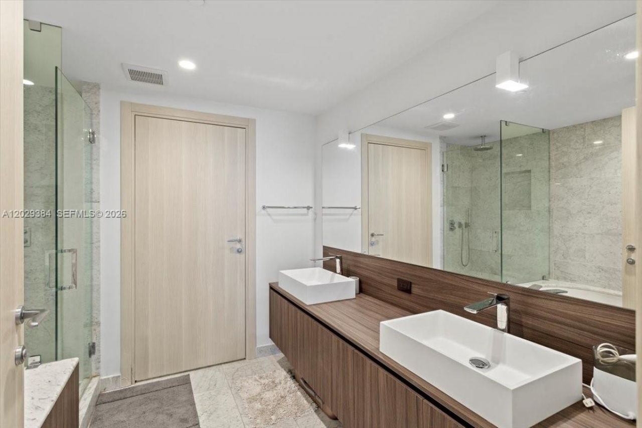 1000 Brickell Plz , Unit 3303, Miami, FL 33131 Photo