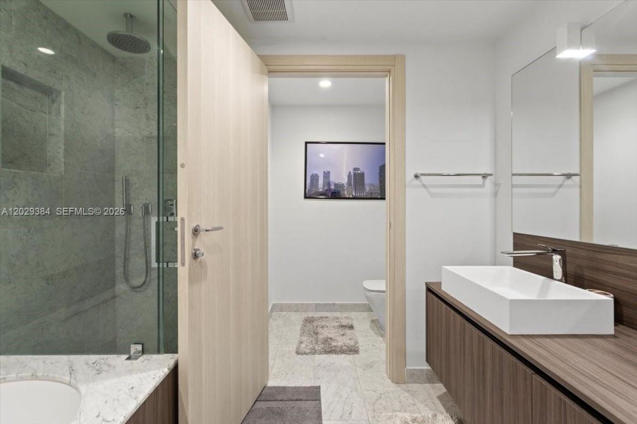 1000 Brickell Plz , Unit 3303, Miami, FL 33131 Photo