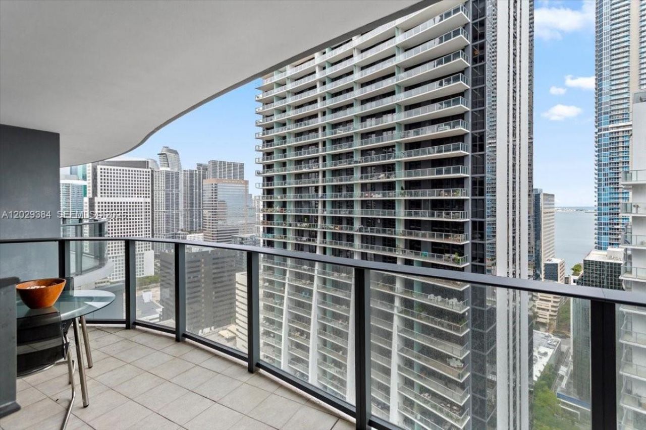 1000 Brickell Plz , Unit 3303, Miami, FL 33131 Photo